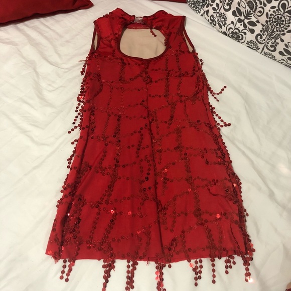 RED DRESS. - Picture 2 of 3